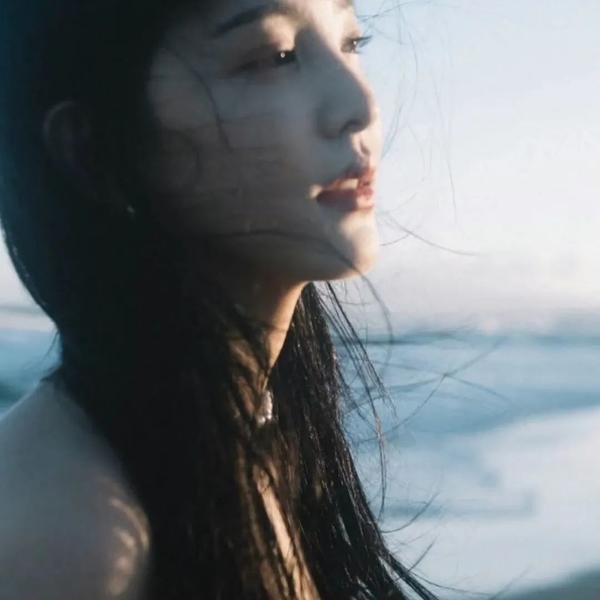 左撇子女人